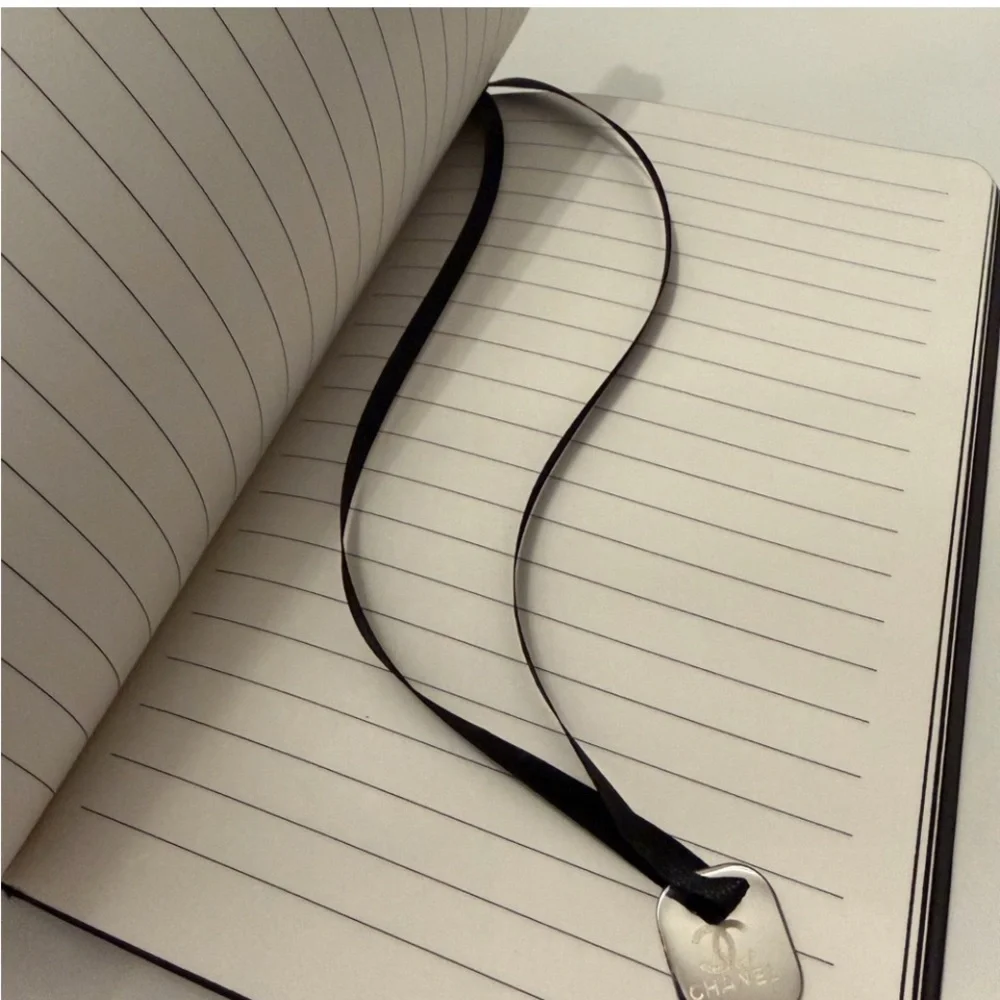 CHANEL Beauté Black Textured Notebook - Picture 3 of 3